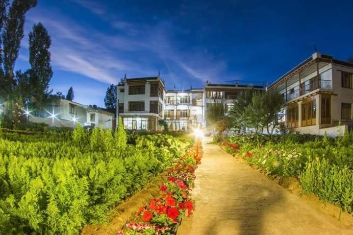 Hotel Jigmet, Leh Exterior photo